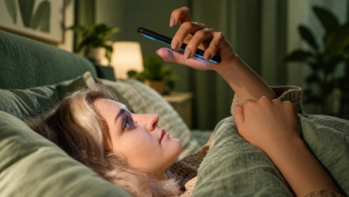 yatmazdan əvvəl telefondan istifadə , telefonun yuxuya təsiri, yatmazdan əvvəl telefon, ekran işığı və yuxu, mavi işıq, melatonin, yuxu gigiyenası, sosial media və yuxu, gecə telefondan istifadə, yuxu keyfiyyəti